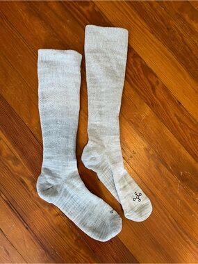 Women's Light Gray Athletic Knee-High Socks